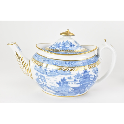 7 - A collection of early 19th century Masons porcelain, to include a tea-pot, circa 1805-10, of standar... 