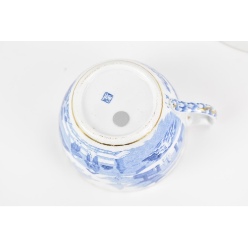 7 - A collection of early 19th century Masons porcelain, to include a tea-pot, circa 1805-10, of standar... 