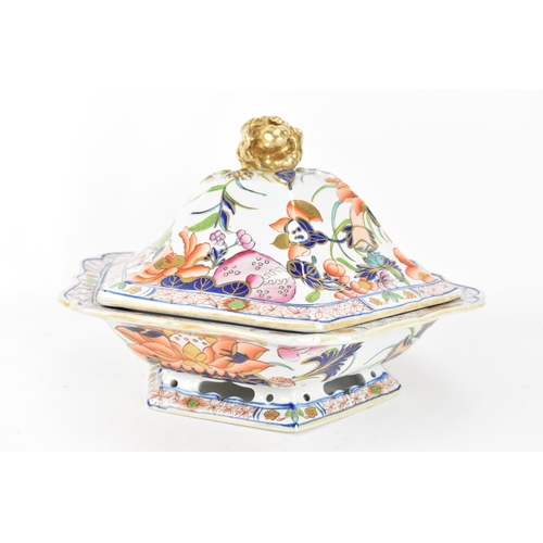 74 - An early 19th century Masons ironstone vegetable tureen, circa 1813-30, in the 'Water Lily' pattern ... 