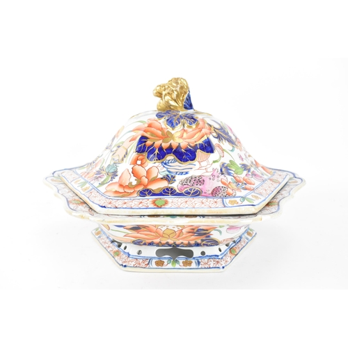 74 - An early 19th century Masons ironstone vegetable tureen, circa 1813-30, in the 'Water Lily' pattern ... 