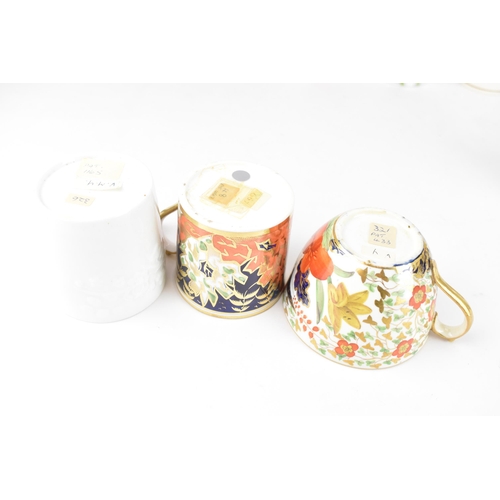 85 - A selection of 19th century Masons tea cups and coffee cans, to include a circa 1808 bone china coff... 