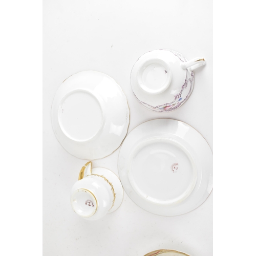 90 - A selection of 19th century tea cups and matching saucers, to include an early 19th century Grainger... 