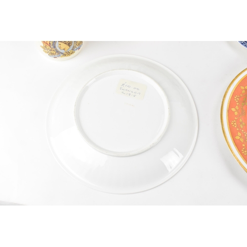 99 - A mimed lot of 19th century and later porcelain to include a Minton hand-painted plate with date mar... 