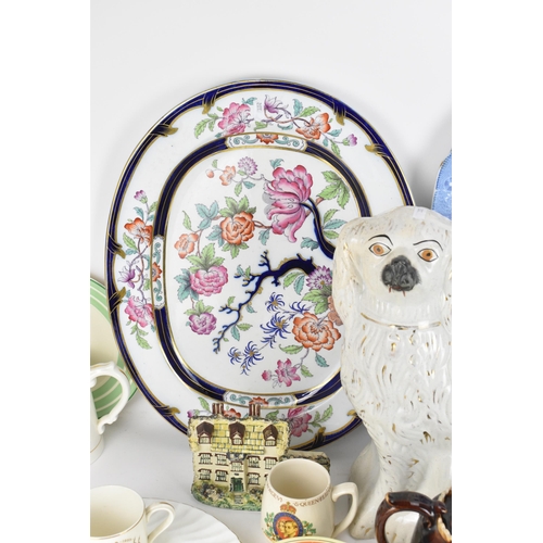 99 - A mimed lot of 19th century and later porcelain to include a Minton hand-painted plate with date mar... 