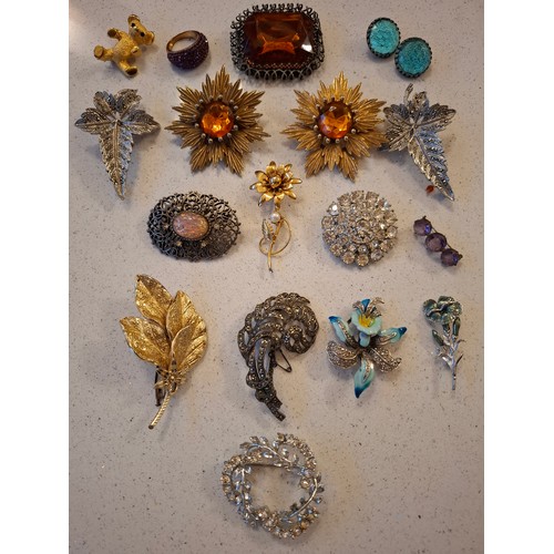 56 - Vintage costume jewellery to include paste stone brooches, a Joli Follie gold tone and purple embell... 