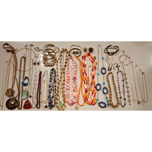 68 - Vintage and modern costume jewellery to include a painted Venetian bead necklace, a coral necklace, ... 