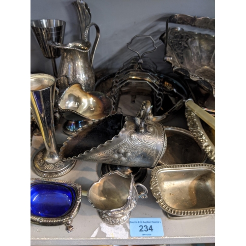 234 - Mixed silver plate and EPNS to include a teapot, napkin rings, a cruet stand, a toast rack and other... 