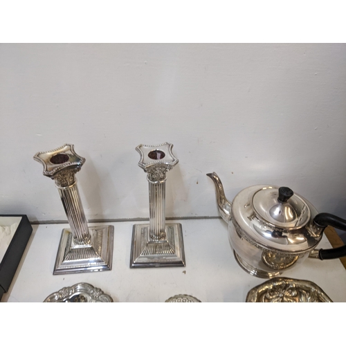 292 - Silver plate to include a pair of Corinthian Capital candlesticks, dishes, tea set and other items
L... 