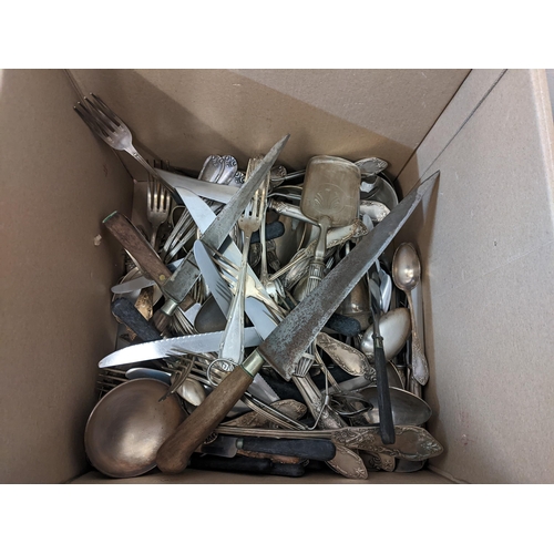 319 - A mixed lot of silver plated flatware to include a boxed St Joan knife set, a cake knife and others ... 