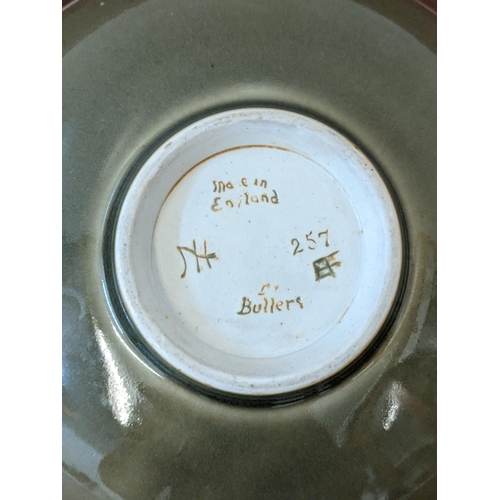 422 - A Bullers studio pottery dish marked No 257
Location: 1-5
If there is no condition report shown, ple... 