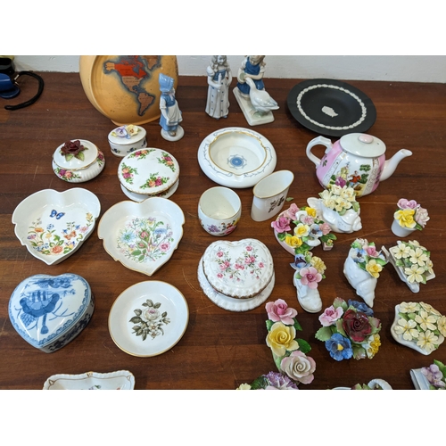 425 - A mixed lot of ceramics to include: floral trinkets, a Dresden figure of a girl and a duck, a Royal ... 