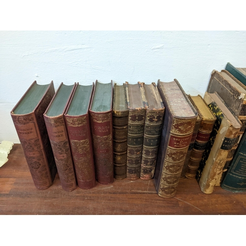 427 - A collection of vintage books to include: Waverley novels volumes 1-4, 