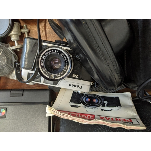 453 - A collection of cameras to include: a Kodak EK 160-EF, a Pentax ME, a Cannon Canonet QL25, others
Lo... 