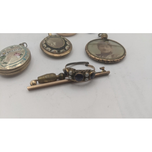 48 - Victorian and later jewellery to include a 9ct gold bar brooch 2.7g; a part gold ring tested as 9ct,... 