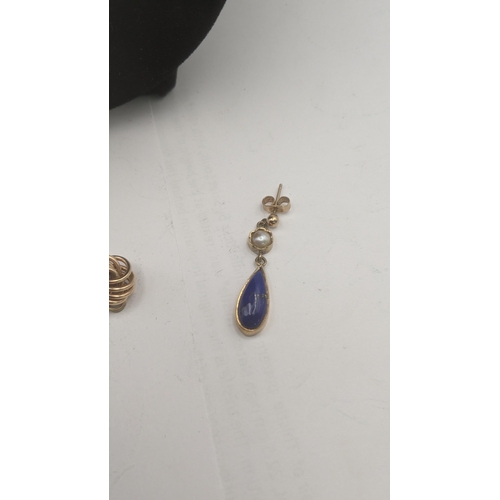 53 - A mixed lot of jewellery to include a 9ct gold pearl  and lapis lazuli pear drop earring, one other ... 