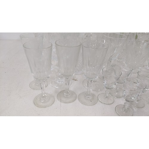 464 - A mixed lot to include a variety of crystal cut glass drinking vessels, together with mixed Masons I... 