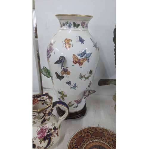 472 - Mixed ceramics and collectables to include Masons Ironstone tableware, a Moorcroft ashtray, a pair o... 