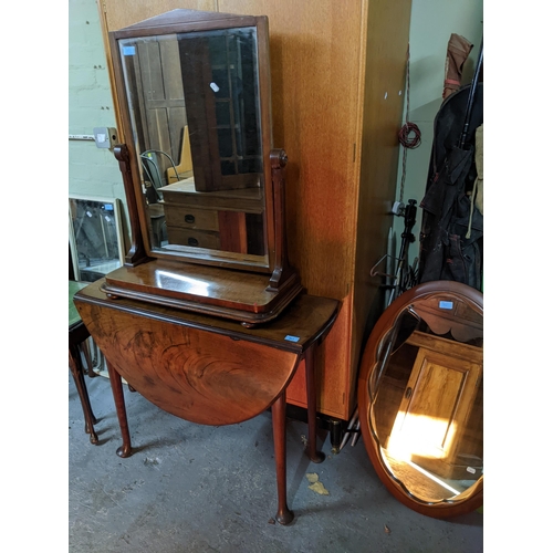 362 - A 19th century walnut drop leaf table, oval top with moulded edge on tapering legs and pad feet 72cm... 