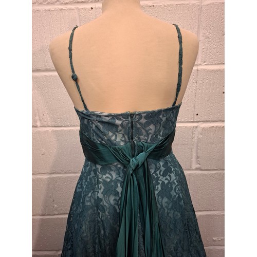 92 - A mid 20th Century Lee Delman for Bourne & Holligsworth fern green evening gown having a lace outer ... 