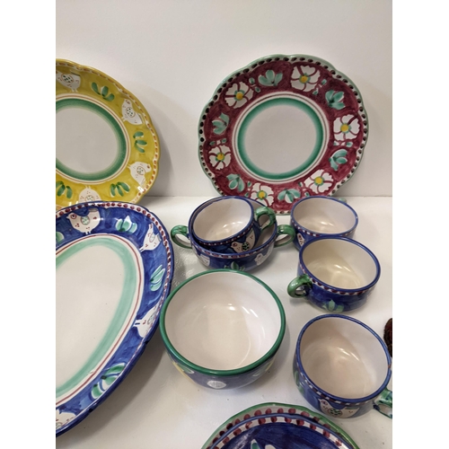 139 - An Italian hand painted dinner service to include plates, a platter, a serving dish and other items
... 