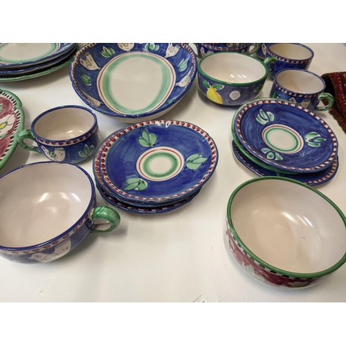 139 - An Italian hand painted dinner service to include plates, a platter, a serving dish and other items
... 