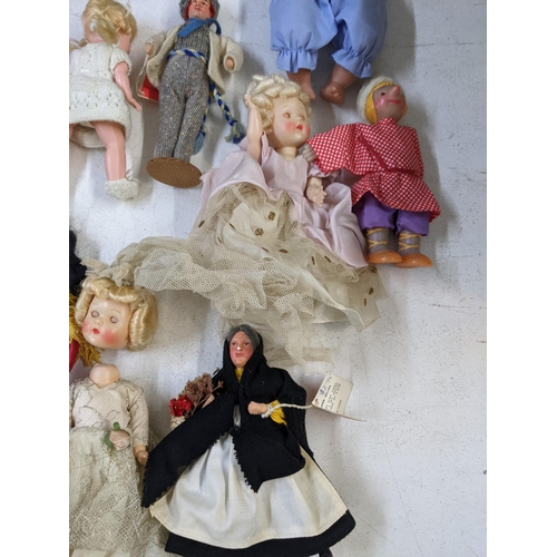 14 - Mixed dolls to include nodding dolls, some in formal dress and dolls fashioned as young children A/F... 