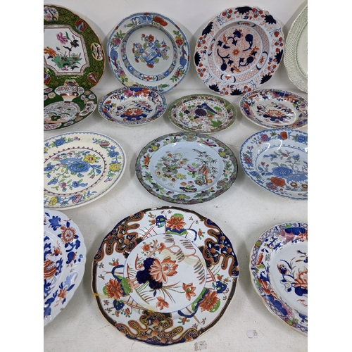 24 - Mostly Masons collectors/decorative plates to include a larger green and white charger - Paynsley pa... 