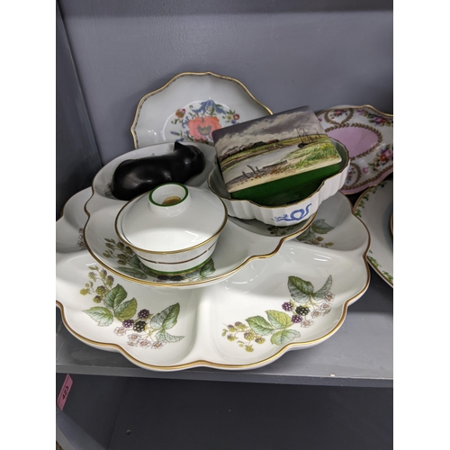 28 - Mixed ceramics and china to include a Poole pottery vase, mixed dinner plates, decorative plates, a ... 