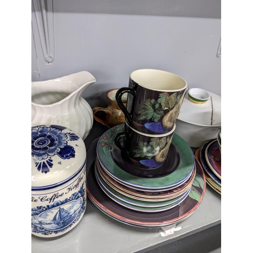 28 - Mixed ceramics and china to include a Poole pottery vase, mixed dinner plates, decorative plates, a ... 