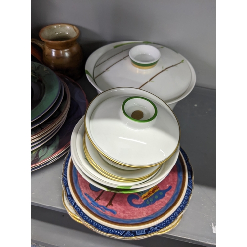 28 - Mixed ceramics and china to include a Poole pottery vase, mixed dinner plates, decorative plates, a ... 