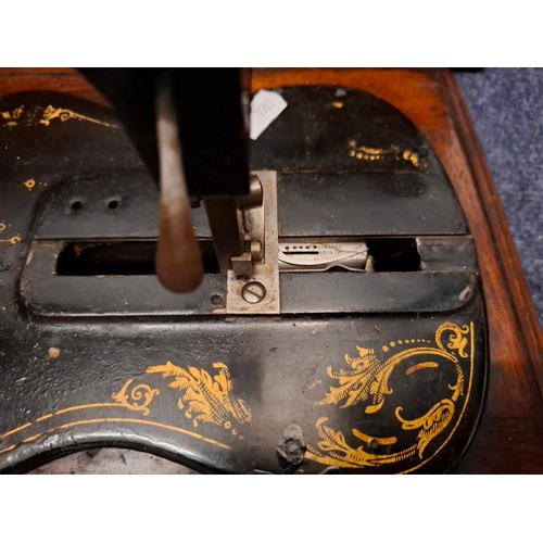 108 - An 1880's/90's Singer 12k 'New Family' sewing machine in a mahogany case, serial number 5804346 1244... 