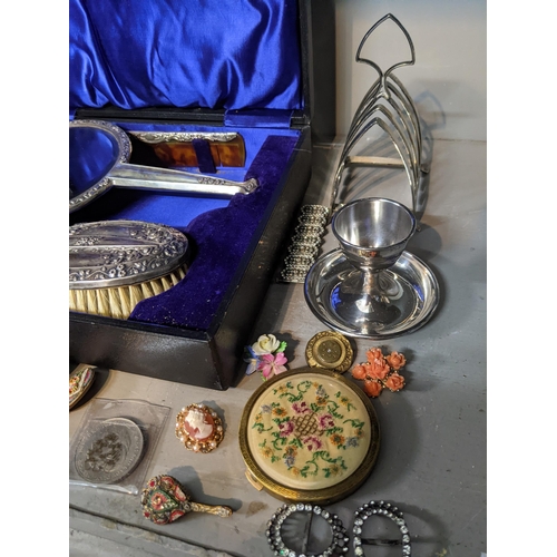 3 - ***THIS LOT HAS NOW BEEN WITHDRAWN***A small collection of silver plate and costume jewellery, a mir... 