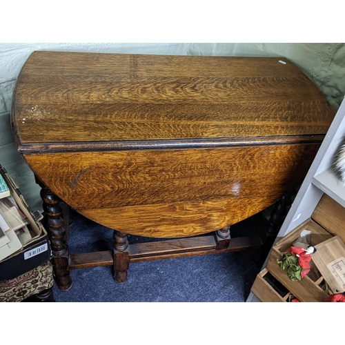 356 - A 1930s oak barley twist gateleg table 71.5cm h x 89cm w Location: BWR
If there is no condition repo... 