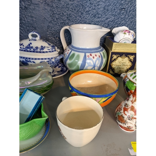 4 - A mixed lot of china and ceramics to include a de Olde English Grosvenor China tea set by Jackson an... 