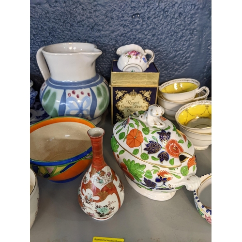 4 - A mixed lot of china and ceramics to include a de Olde English Grosvenor China tea set by Jackson an... 