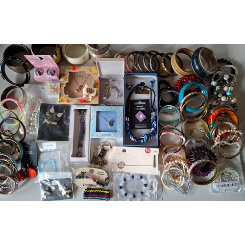 112 - A large quantity of modern costume jewellery, key rings, hair accessories, fashion and sports watche... 