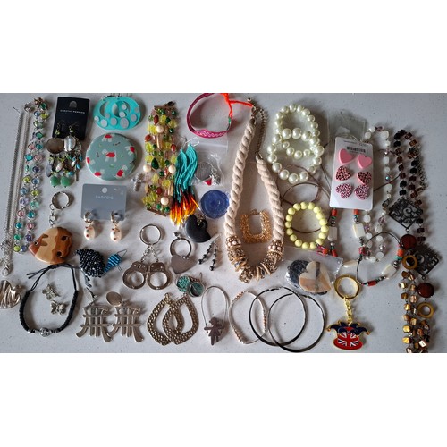 112 - A large quantity of modern costume jewellery, key rings, hair accessories, fashion and sports watche... 