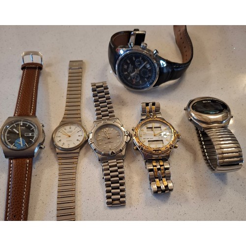 114 - THIS LOT HAS BEEN WITHDRAWN
A quantity of modern gents wristwatches to include a Seiko chronograph a... 