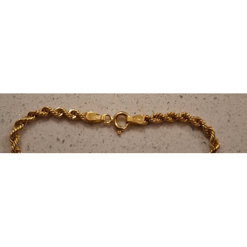 32 - A 9ct gold twist bracelet stamped 375, g. Location:Cab
If there is no condition report, please reque... 