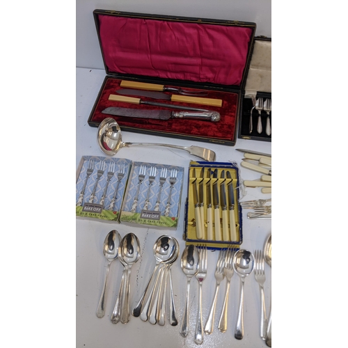 444 - Silver plated cutlery and flatware to include a soup ladle, a silver handled knife and other items
L... 