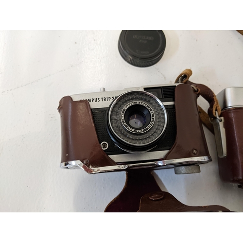 450 - Three vintage cameras to include and Olympus Trip 35, a Zeiss Ikon, an Ensign Selfix
Location:GR
If ... 