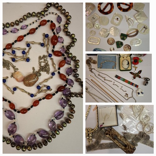 133 - ***THIS LOT HAS BEEN WITHDRAWN
Vintage bead necklaces to include a Carnelian and black bead example,... 