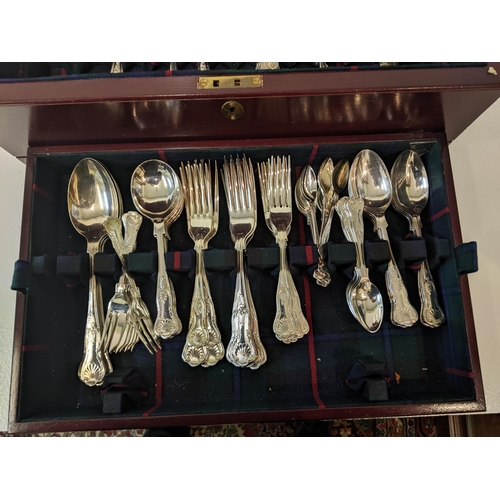 171 - An Arthur Price of England canteen of cutlery with tartan lining
Location: GM
If there is no conditi... 