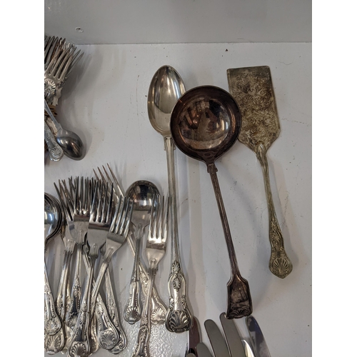 182 - A collection of silver plated kings pattern flatware to include teaspoons, a cadle, dinner forks and... 