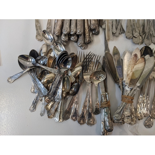 182 - A collection of silver plated kings pattern flatware to include teaspoons, a cadle, dinner forks and... 