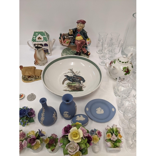 187 - A mixed lot of ceramics and glassware, Wedgwood jasperware dressing table items, a Portmerion Pomona... 