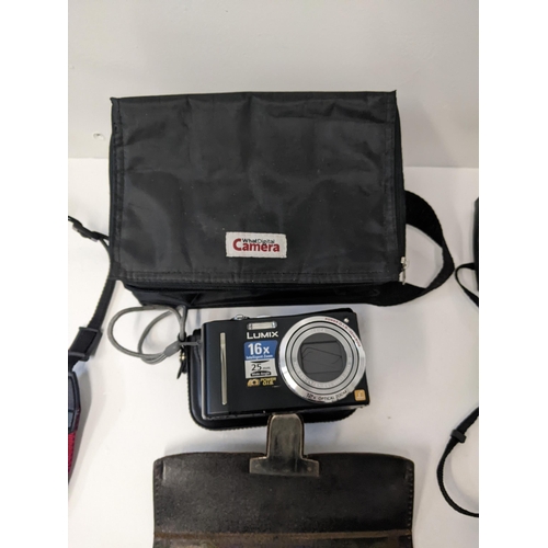 223 - A collection of photographic equipment to include a Canon Auto Zoom 318M, an Agfa Isola 1, a Canon E... 