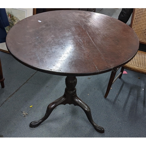 316 - A George III mahogany tilt top occasional table having turned column and on cabriole legs, 70cm h x ... 