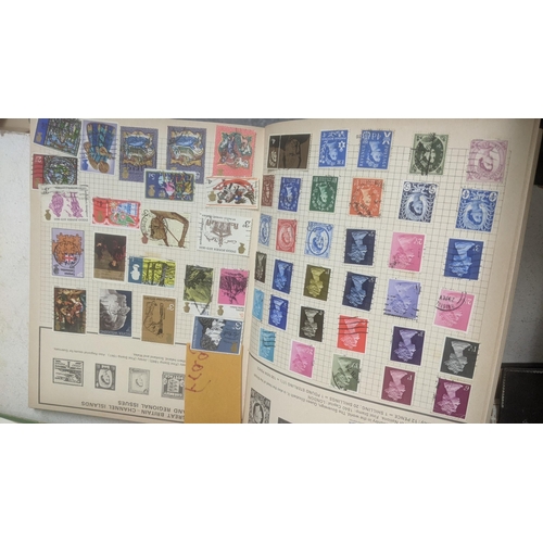 338 - A quantity of stamps from around the world mounted in various albums, some loose, along with various... 