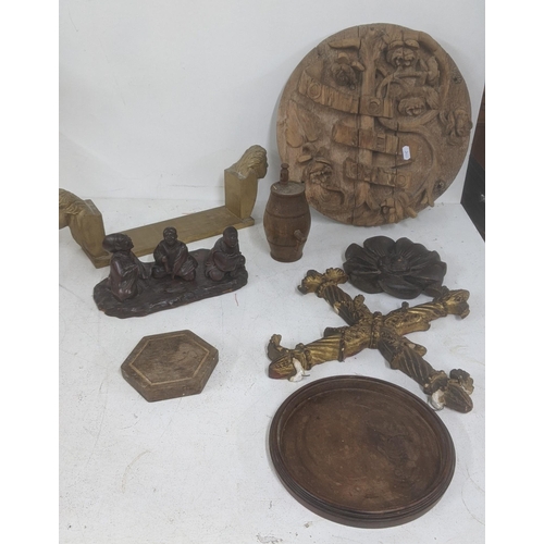 486 - Treen items to include a floral carved wall hanging plaque, a 19th century guilt moulded plaster cre... 